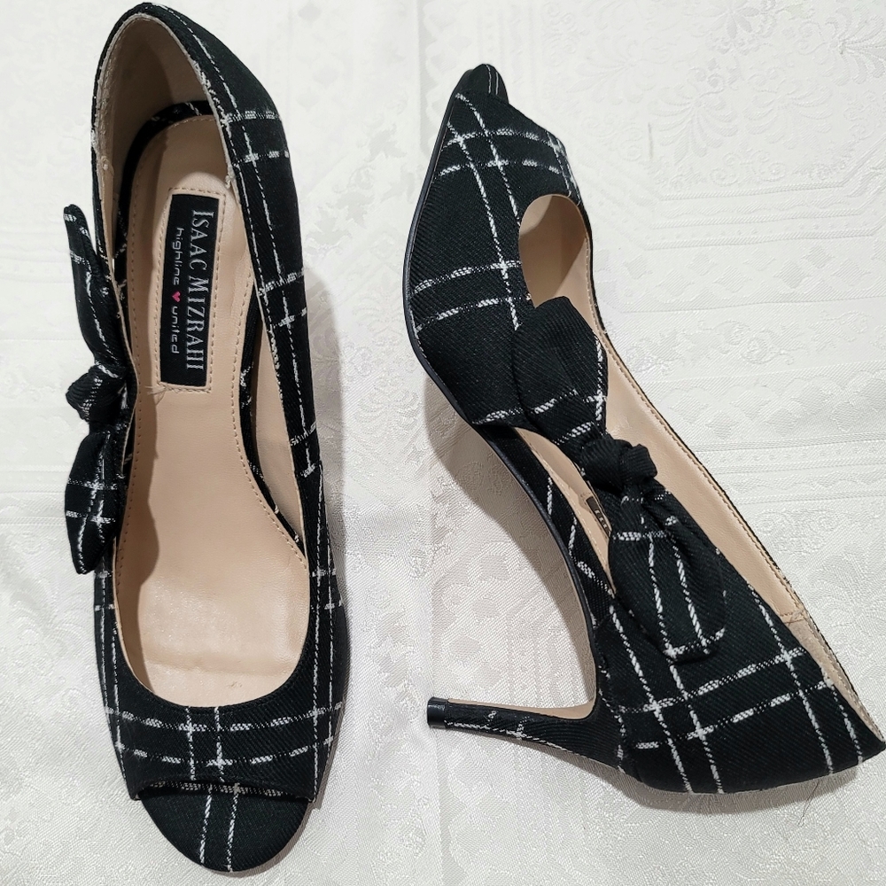Isaac Mizrahi Serena Black and White Open-Toe Heels Size 6.5 M